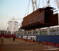 Перевозка секций буровой платформы (использовано 8 единиц флота)